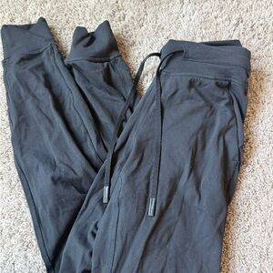 lululemon black jogger pant